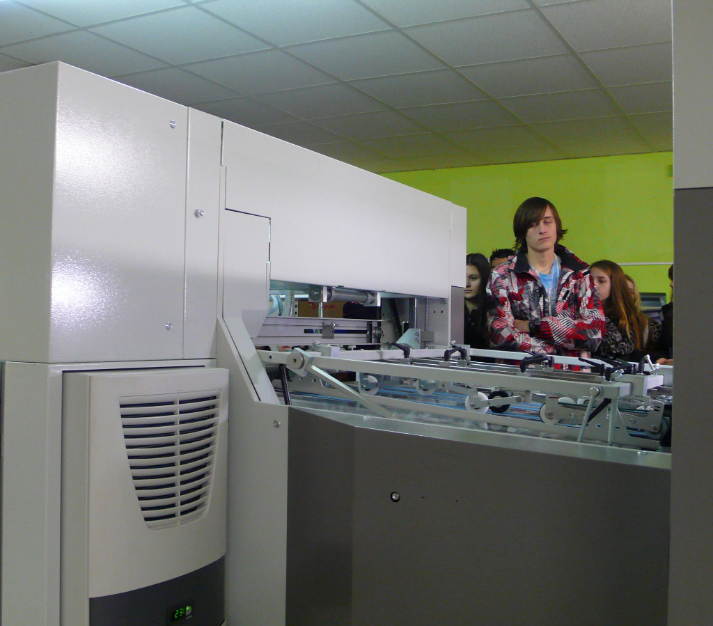 Studenti P3 na exkurzi v ofsetové tiskárně Tiskpap v rámci výuky technologie tisku.