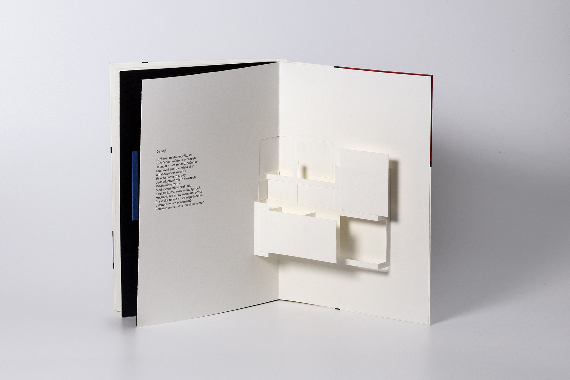 2. ročník 2022/2023<br>Grafický design — Design obalů<br>kniha Piet Mondrian<br>Pop-up kniha prostorově zachycuje motivy P. Mondriana<br>vedoucí práce Mgr. art. Martina Ficová
